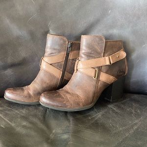 Brown leather ankle boots. Size 8.5